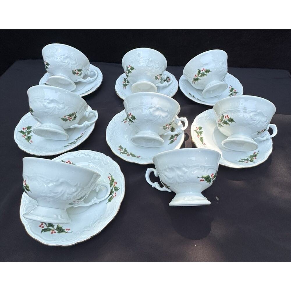 Vintage Royal Kent Collection "Holiday Holly" 8 Cups 7 Saucers Poland EUC